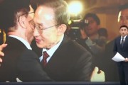 永新李明博、朴槿惠给金文洙打气 鼓励其争取赢得韩国大选